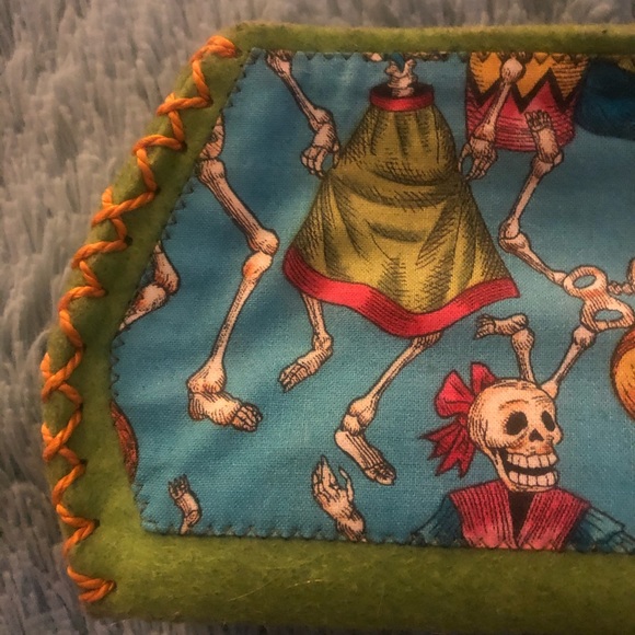 A pair•Makeup💄bag & Sunglasses🕶 or Phone📲 case! - Picture 5 of 7